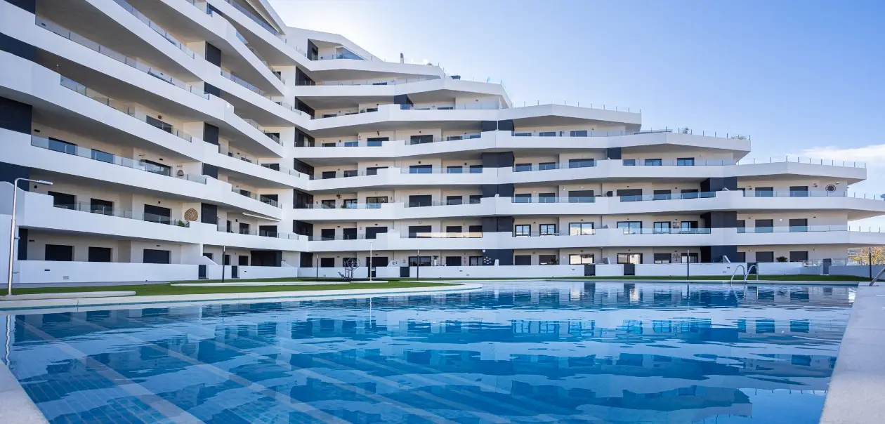 Welkom in Casa Blanca - Luxe 4 persoons appartement met groot zwembad